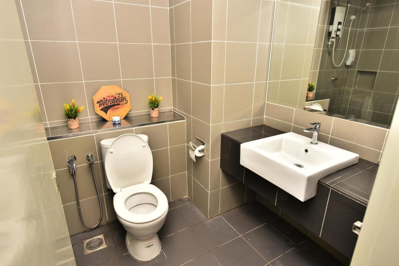 H&F Homestay The Two Owls Nest Aeropod Sovo Studio Room - 2 Queen Bed - Near Airport - Free Parking โกตาคินาบาลู ภายนอก รูปภาพ